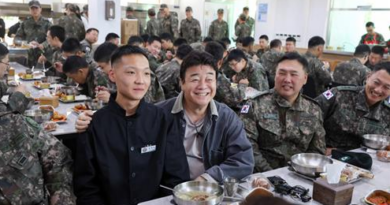 The Born Korea CEO Baek Jong-won provides special meals to soldiers in military units