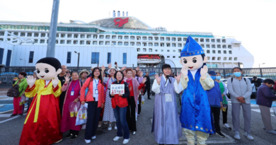 Over 2,700 Chinese Cruise Tourists Arrive in Incheon on First Day of Visa-Free Policy